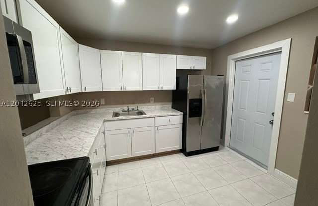251 NE 187th St photos photos