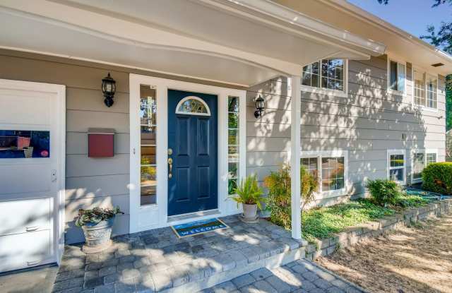Gorgeous 3 Bed, 2 Bath Spacious House! Gallery 4