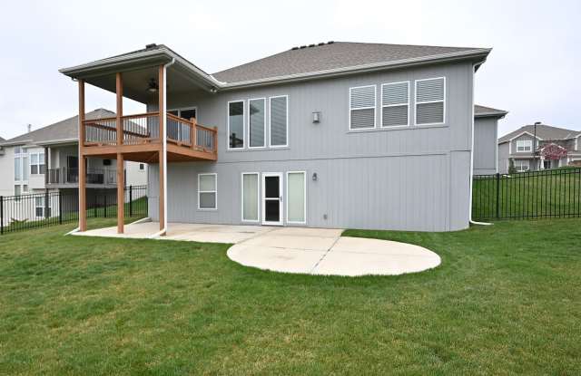Wonderful 4 bedroom, 3 bath home with 3 car garage for rent for 6, 9 or a 12-month lease Gallery 4