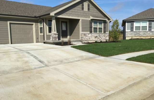 8213 SE Maple Ct Gallery 3