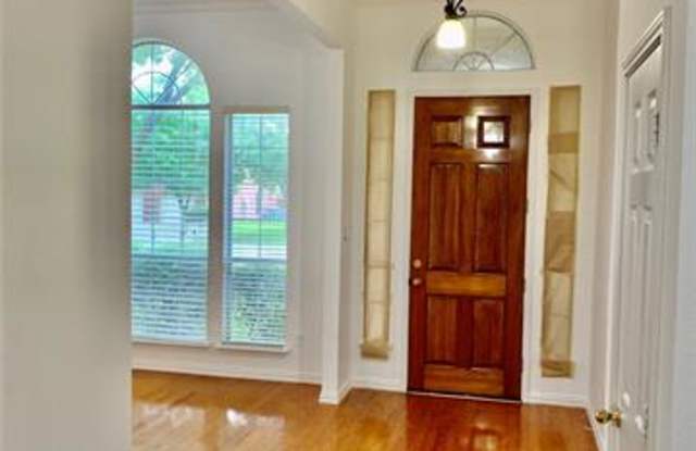 2405 Red Cedar Lane Gallery 4