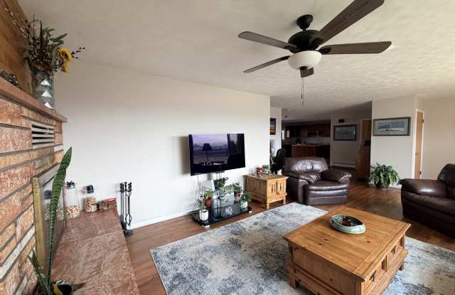 205 East Chinook Street Gallery 3