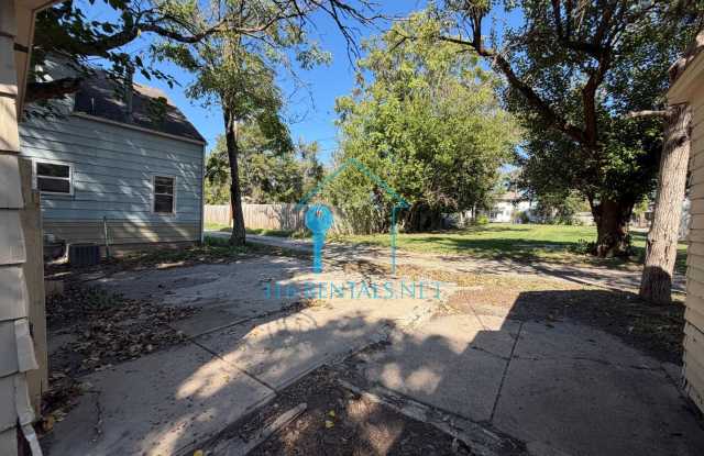 NOVEMBER RENT FREE | $725 2BR House w/ Big Shaded Yard & Sunroom | Newton Gallery 3