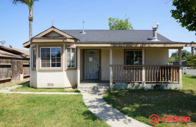 Charming 2 Bed / 1 Bath in 93305 – Pet-Friendly with Pest Control Included! photos photos