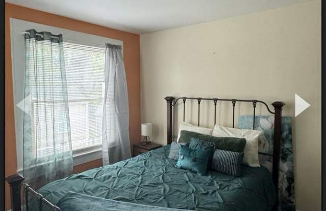 Room in 2 Bedroom Home at Kerr St NW Gallery 4