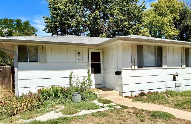 First 2 Weeks of October, FREE Rent! 2 Bedroom Ranch Duplex Near Downtown Loveland! Quiet neighborhood with Fenced Private Yard! Gallery 2