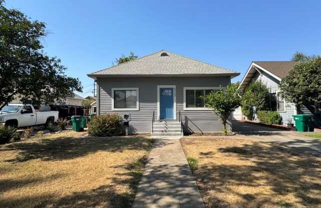 Available now! 2bed/1.25bath Close to Downtown Lodi photos photos