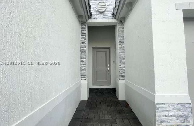 863 SE 26th Ter Gallery 2