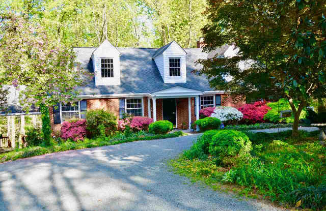 1895 WESTVIEW RD - 1895 Westview Road, Charlottesville, VA 22903