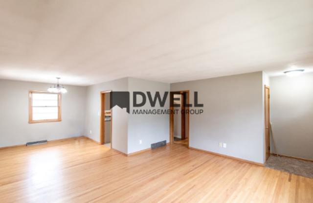 Recently Renovated 3 bedroom Single Family Home Gallery 3