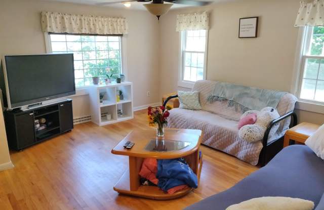 4-Bedroom Home for Rent in the Heart of Sixteen Acres photos photos