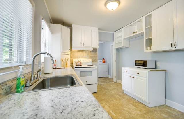 Room in 3 Bedroom Home at E Cornwallis Rd photos photos
