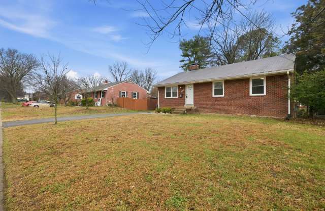 Welcome to this charming two-level raised rambler located in Alexandria, VA. photos photos