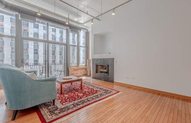 333 W Hubbard Gallery 2