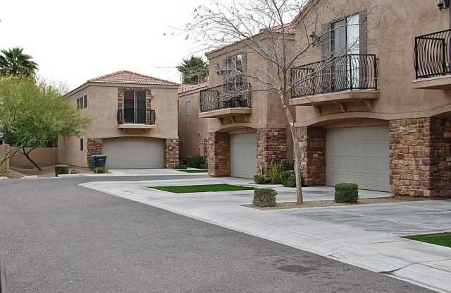 2611 N 48TH Street unit: 4 photos photos