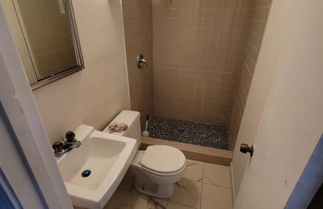Large 4 bedroom 2 bath home in a great neighborhood photos photos