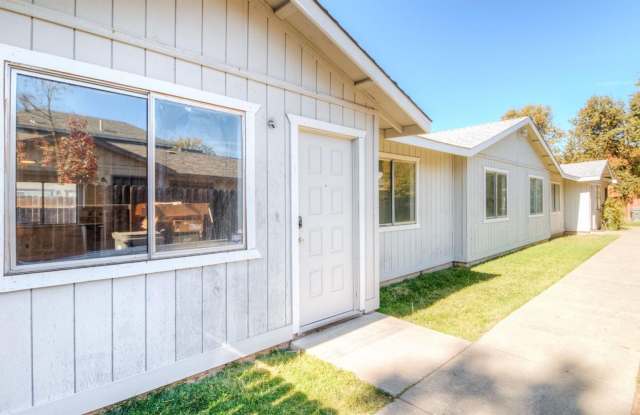 3 Bedroom 2 bathroom Duplex in Sacramento Gallery 1