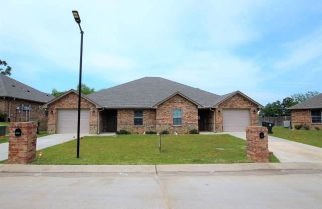 Beautiful 2 Bedroom, 2 Bathroom Townhome in South Tyler – Whitehouse ISD! photos photos