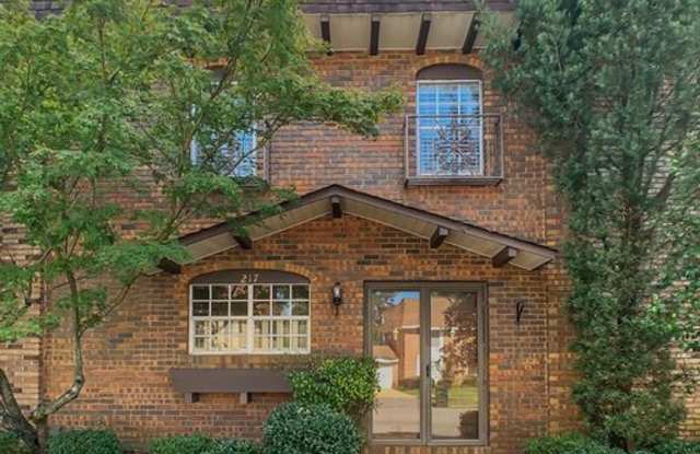 Cozy 3 Bed 2 Bath Available Fall 2025! photos photos