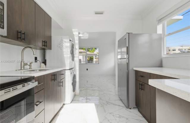6053 Southwest 63rd Terrace Gallery 3