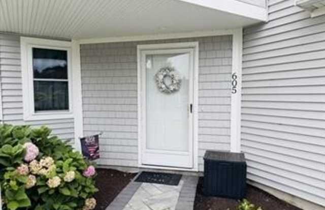 605 White Cliff Drive Gallery 1