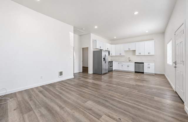Vaulted ceilings! Gallery 1