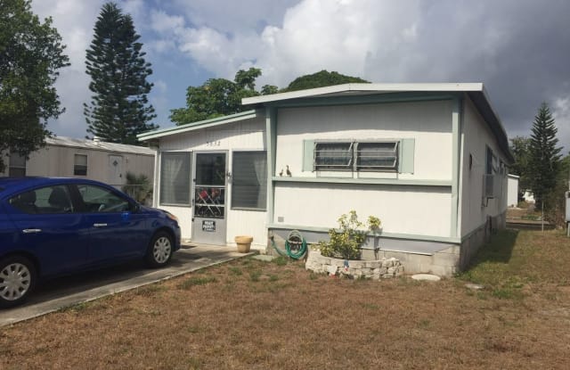 5832 Portsmouth Dr. - 5832 Portsmouth Drive, Town 'n' Country, FL 33615