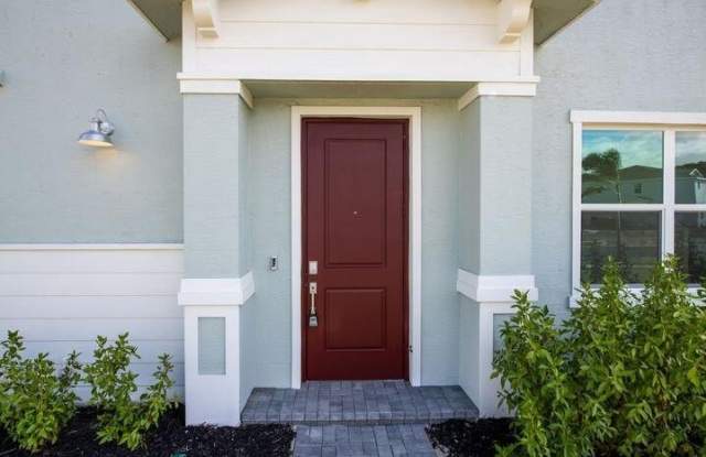246 SE Woodbark Street Gallery 2