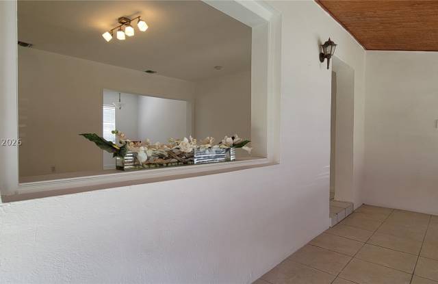 600 SW 44th Ct Gallery 3