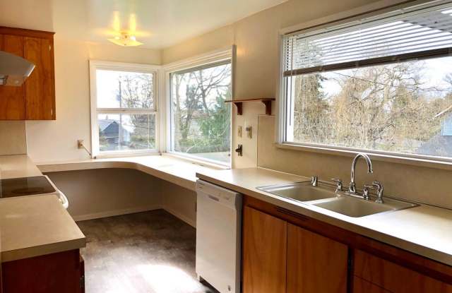 6621 Holly PL SW. Gallery 4