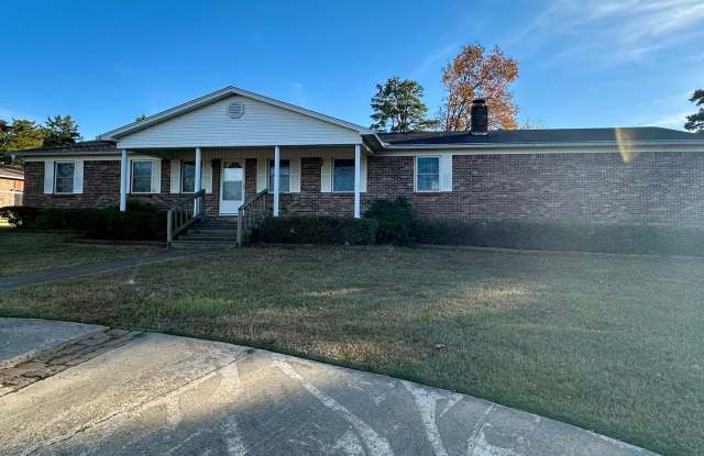 Introducing a charming 3-bedroom, 2-bathroom home located on the desirable west side of Russellville, AR. - 509 Turrentine Way, Russellville, AR 72802