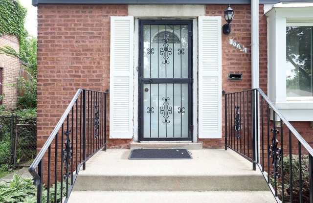 10031 S Paxton Avenue Gallery 4