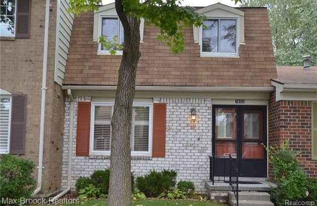 1832 TORQUAY Avenue photos photos