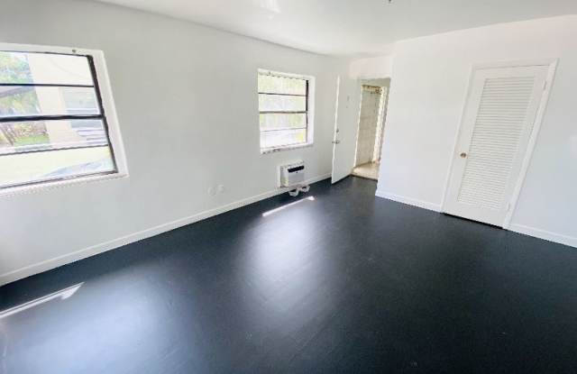 8920 Collins Av 1 Gallery 2