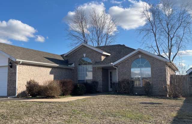 Great location!  3 Bedroom 2 bath - 2315 Southwest 17th Street, Bentonville, AR 72713