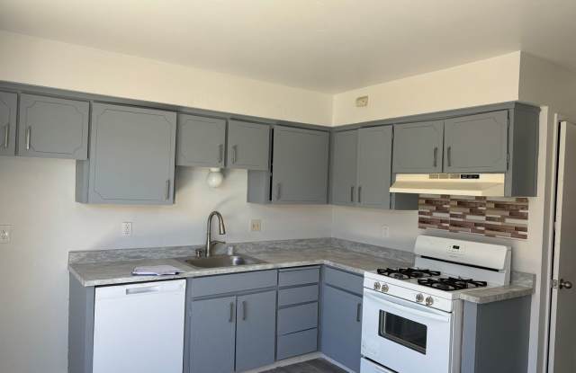 Ideal first floor unit! 2 bedrooms, 1 bathroom!  Directly across from beautiful Lake Alhambra. Private covered parking. Community laundry room.  SECTION 8 FRIENDLY! Gallery 4