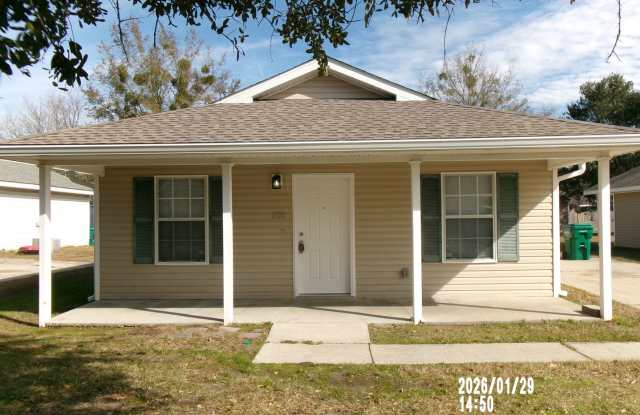 3BR/1.5BA Single Family Home in Gulfport. Rent $1,200 photos photos