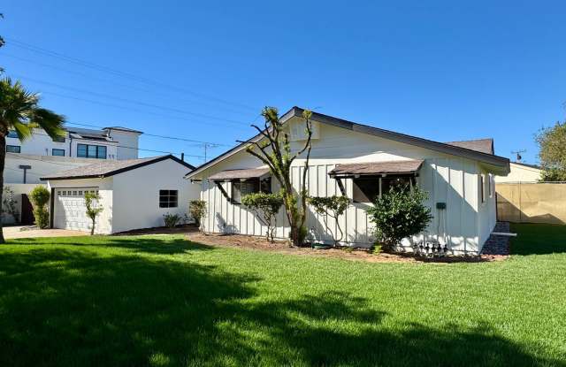Charming Coronado Home – 4 Bedrooms, 2 Baths Plus Two Additional Living Spaces! Gallery 1