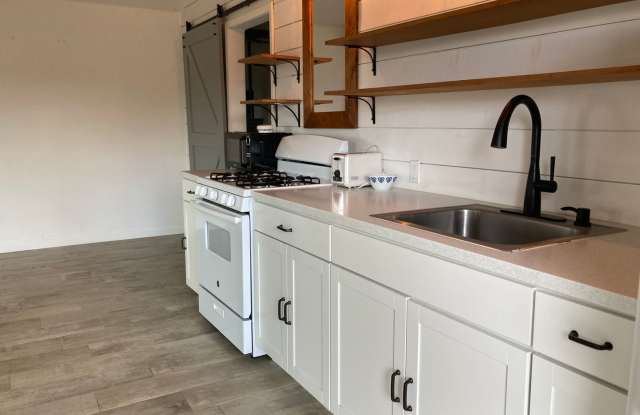Studio in Oak Trails Estates-Gorgeous Views (Utilities Included) photos photos