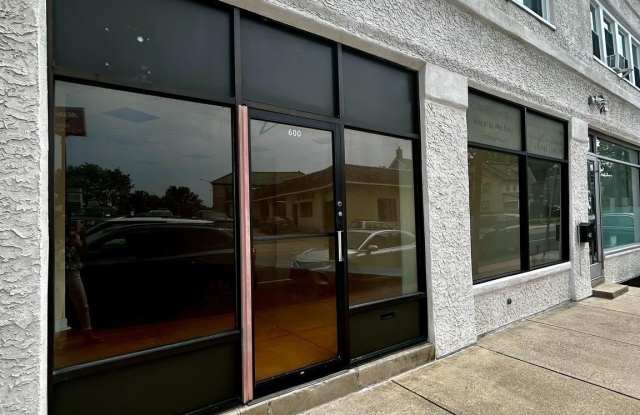 658 W LANCASTER Avenue photos photos