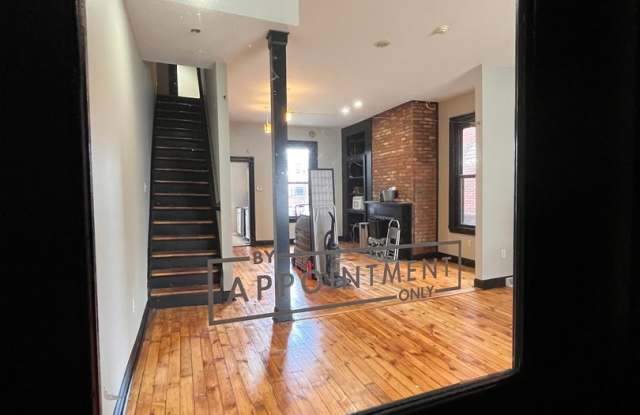 Large Home in ShadySide, Newly Rennovated! Gallery 3