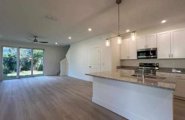 New Construction 4BR Townhome | Washer & Dryer Included Gallery 3