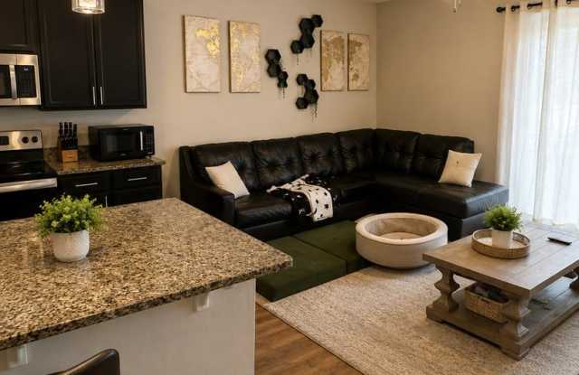 Beautiful 3BR/2BA Home with Outdoor Kitchen, Solar Panels & Fenced Yard | Northridge Estates Gallery 4