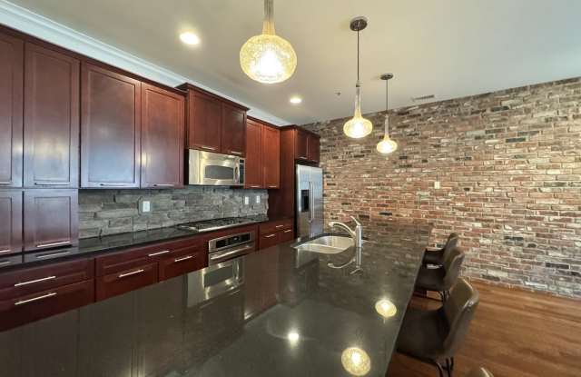 2929 McGee Trafficway Gallery 4