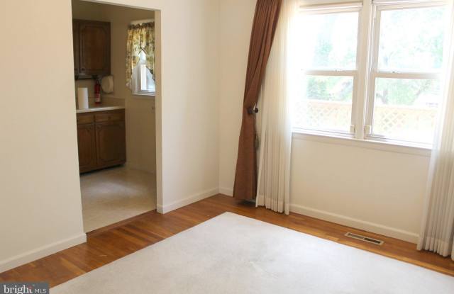 1120 LINKSIDE Drive Gallery 4