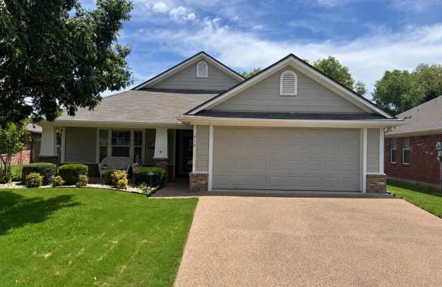 Spacious 4 Bed / 2 Bath Pet-Friendly Home in Quiet Robinson Neighborhood – $2,400/mo Gallery 1