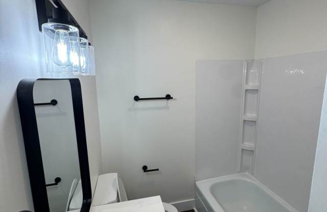 Newly Renovated 3 Bed / 1 Bath Walk to OWU! photos photos
