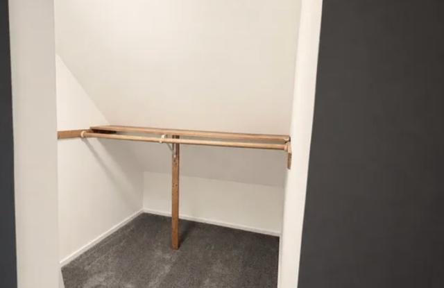 2515 West Charleston Street Gallery 1