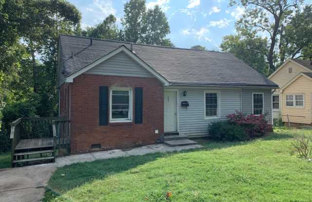 Cozy Three Bedroom Home in Tryon Hills! - 601 Franklin Avenue, Charlotte, NC 28206