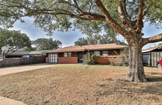 Centrally Located 3 bedroom 2 bathroom house! Gallery 4
